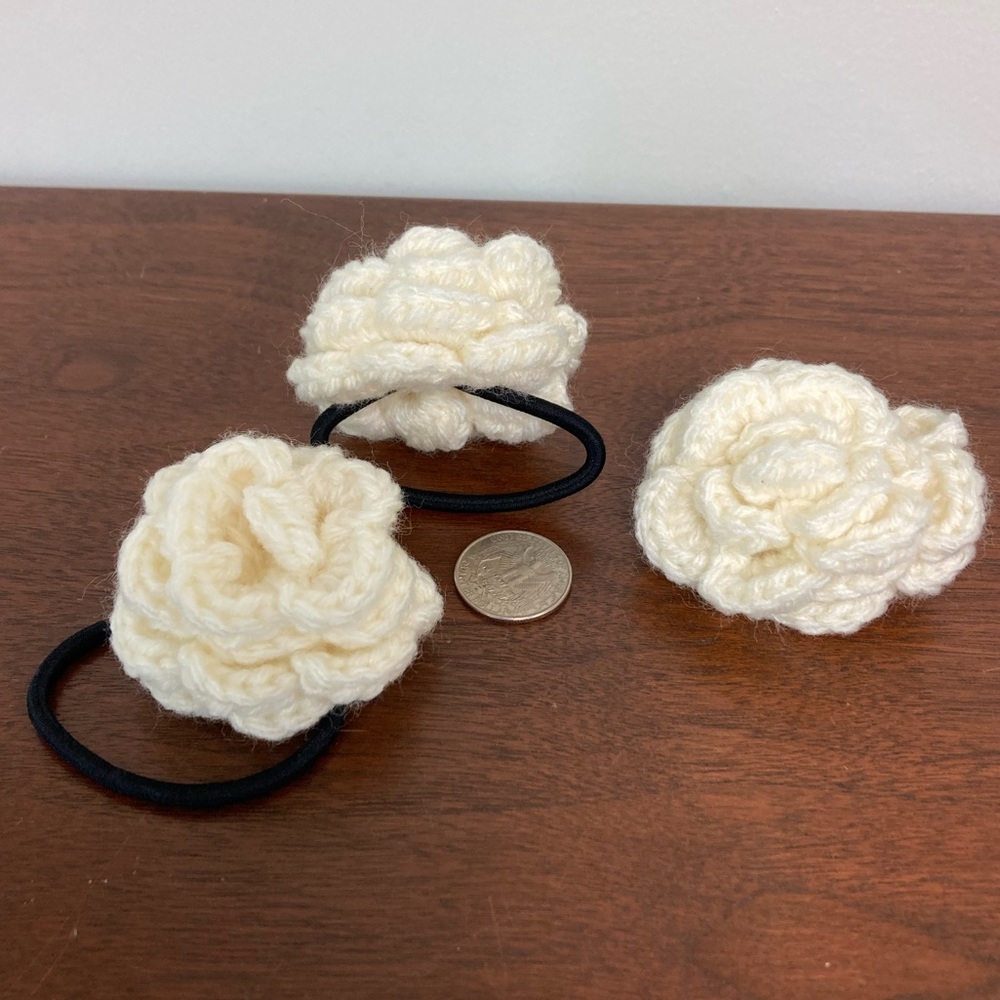 SOLD 3 Rose🌹Hair Ties Crotchet Hair Pony Tail Holder SET NWT - Picture 1 of 4